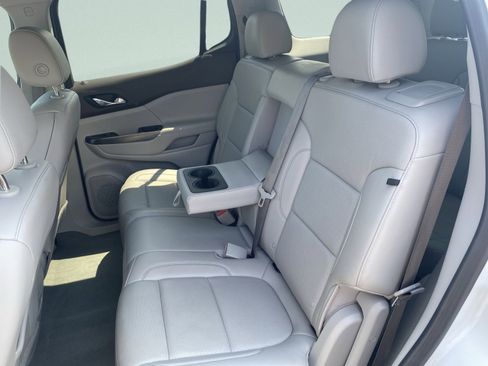 Used 2023 GMC Acadia SLT image 36