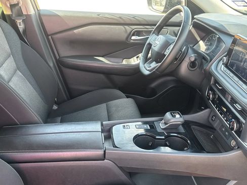 Certified 2025 Nissan Rogue SV FWD image 28