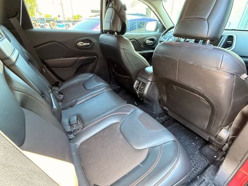 Used 2015 Jeep Cherokee Trailhawk AWD/4WD image 4