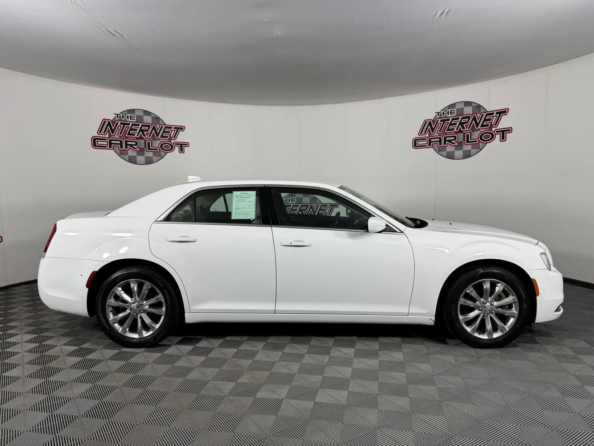 Used 2017 Chrysler 300 Limited w/ Driver Convenience Group AWD/4WD image 8