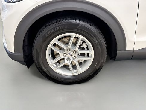 Used 2025 Ford Explorer Active RWD image 30