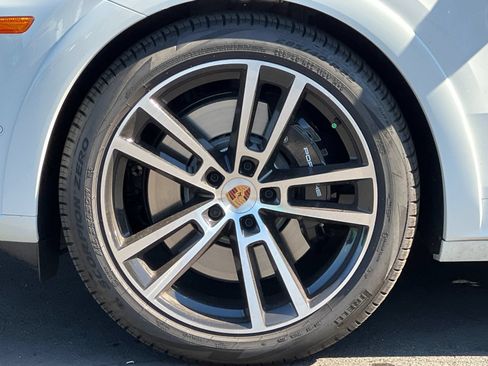 Certified 2026 Porsche Cayenne GTS AWD/4WD image 28