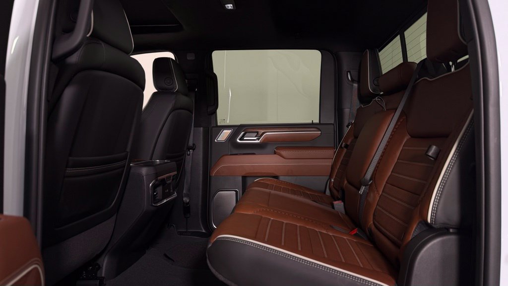Used 2026 GMC Sierra 2500 Denali Ultimate w/ LPO, Black Badging Package AWD/4WD image 27