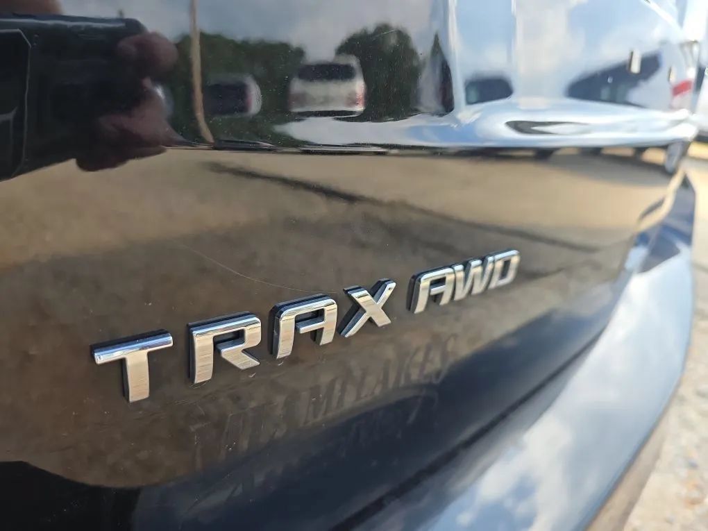 Used 2022 Chevrolet Trax LS AWD/4WD image 11