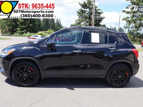Used 2019 Chevrolet Trax LT w/ Sun & Sound Package AWD/4WD image 5
