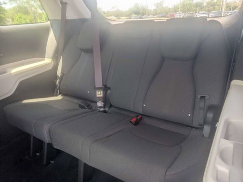 Used 2022 Kia Carnival LX FWD image 15