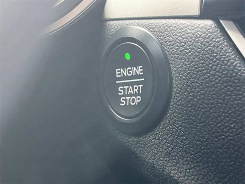 Used 2020 Ford Escape SE image 23
