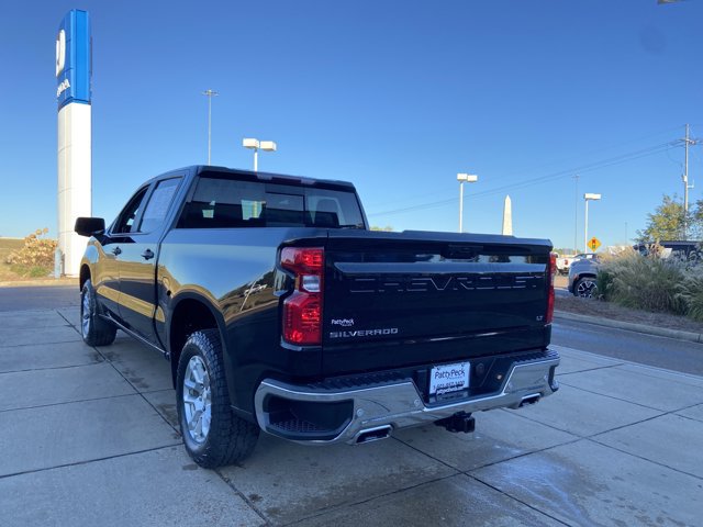 Used 2023 Chevrolet Silverado 1500 LT w/ Z71 Off-Road Package AWD/4WD image 9