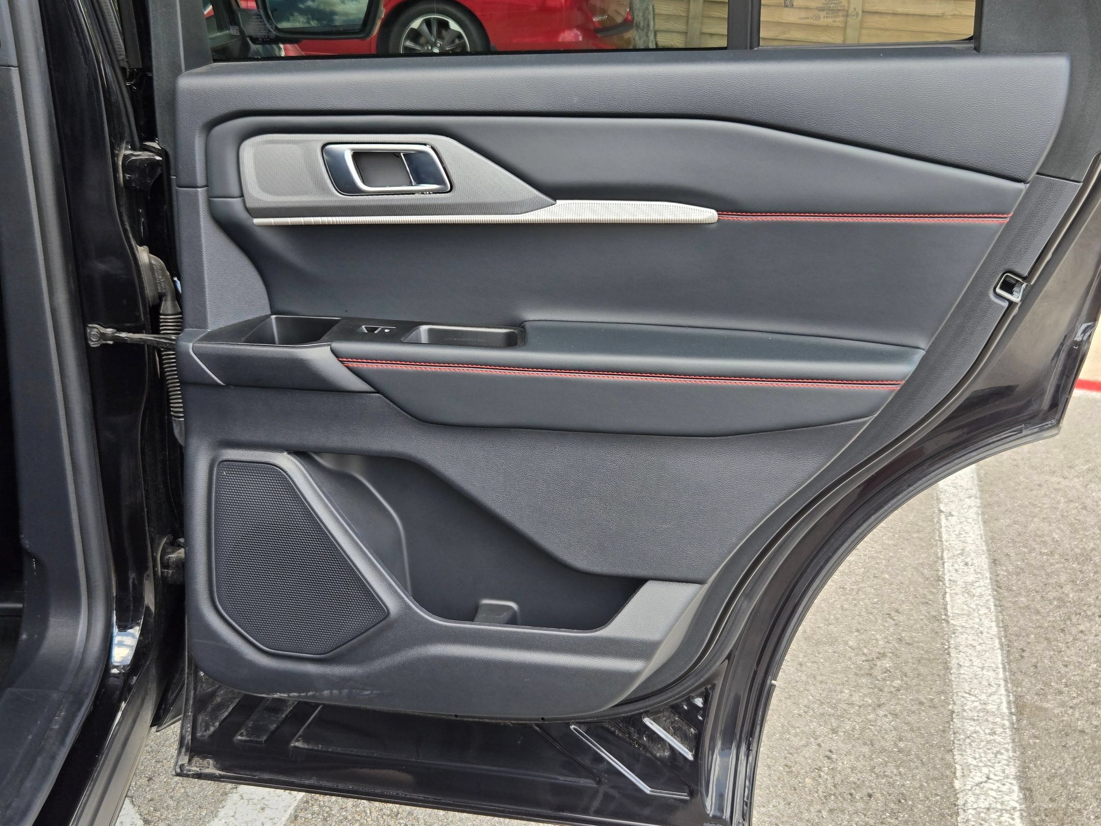 Used 2025 Ford Explorer ST AWD/4WD image 27
