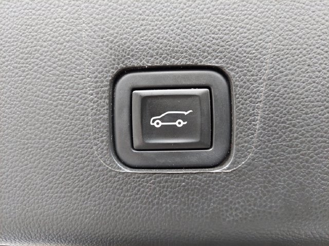 Used 2023 Chevrolet Traverse LT w/ LT Premium Package AWD/4WD image 10