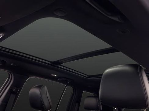 Used 2024 Jeep Grand Cherokee Limited w/ Luxury Tech Group II image 12