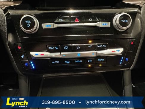 Used 2022 Ford Explorer Limited w/ Equipment Group 301A AWD/4WD image 16