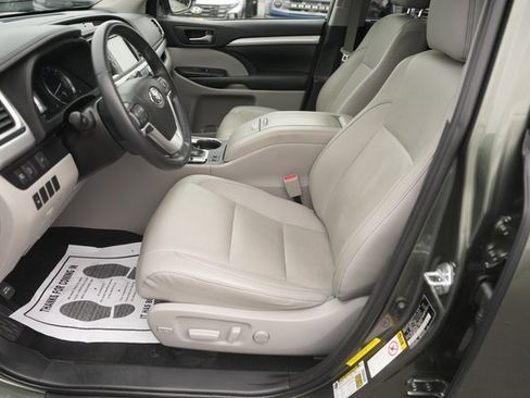 Used 2019 Toyota Highlander XLE image 9