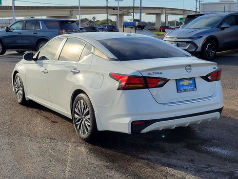Used 2023 Nissan Altima 2.5 SV image 3