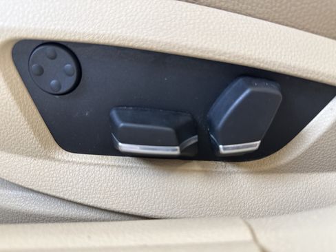 Used 2013 BMW 528i Sedan RWD image 16