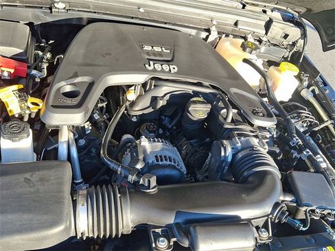 Used 2021 Jeep Gladiator Overland image 28