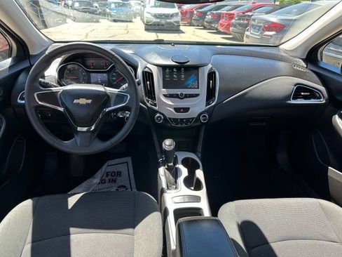 Used 2018 Chevrolet Cruze LS FWD image 17