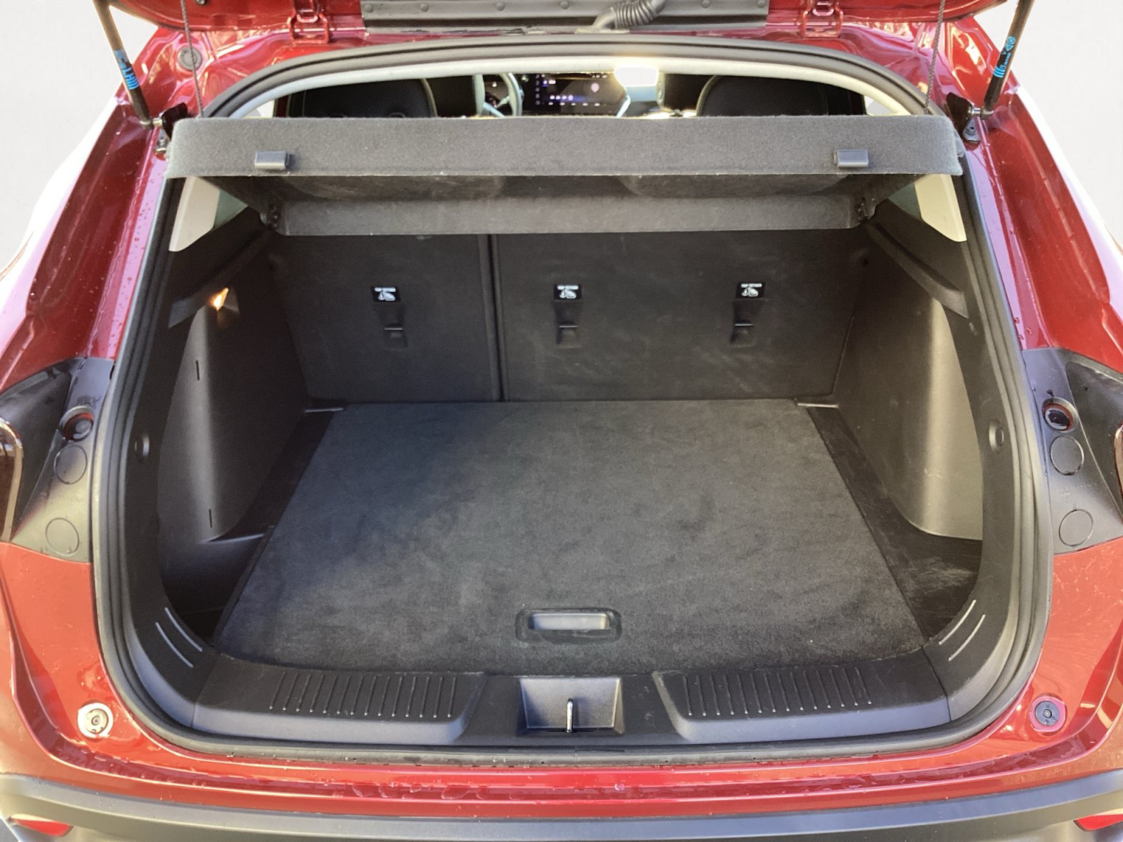 Used 2025 Chevrolet Trax LT FWD image 16