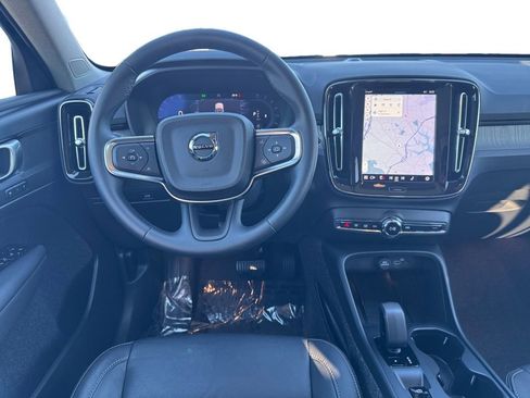 Certified 2025 Volvo XC40 B5 Core image 24