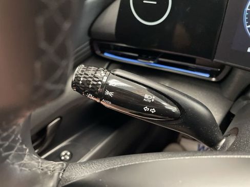 Used 2025 Hyundai Elantra SEL FWD image 21