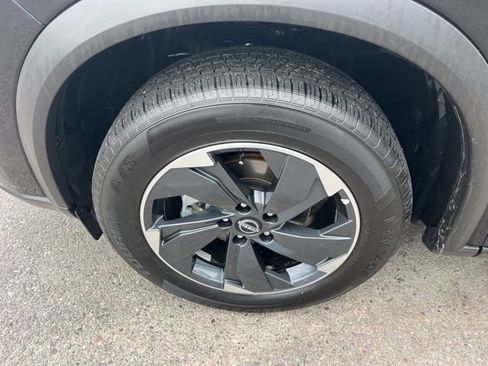 Used 2025 Nissan Rogue SV image 25