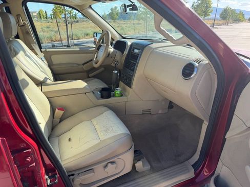 Used 2006 Ford Explorer XLT AWD/4WD image 16