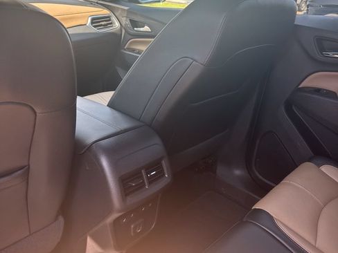 Used 2023 Chevrolet Equinox Premier AWD/4WD image 11