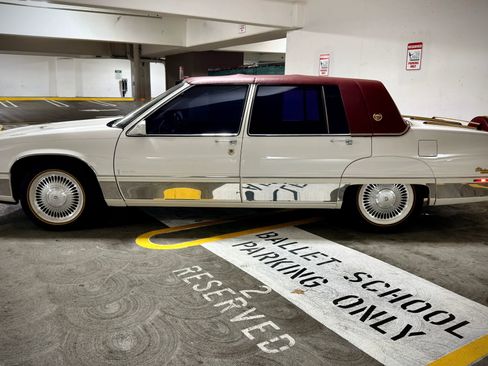 Used 1990 Cadillac Fleetwood 60 Special FWD image 13