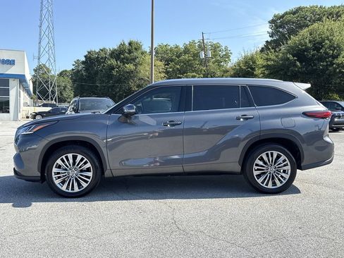 Used 2023 Toyota Highlander Platinum FWD image 29