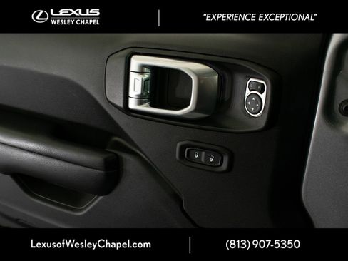 Used 2018 Jeep Wrangler Unlimited Sport S AWD/4WD image 34