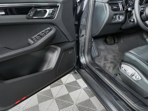New 2026 Porsche Macan AWD/4WD image 8