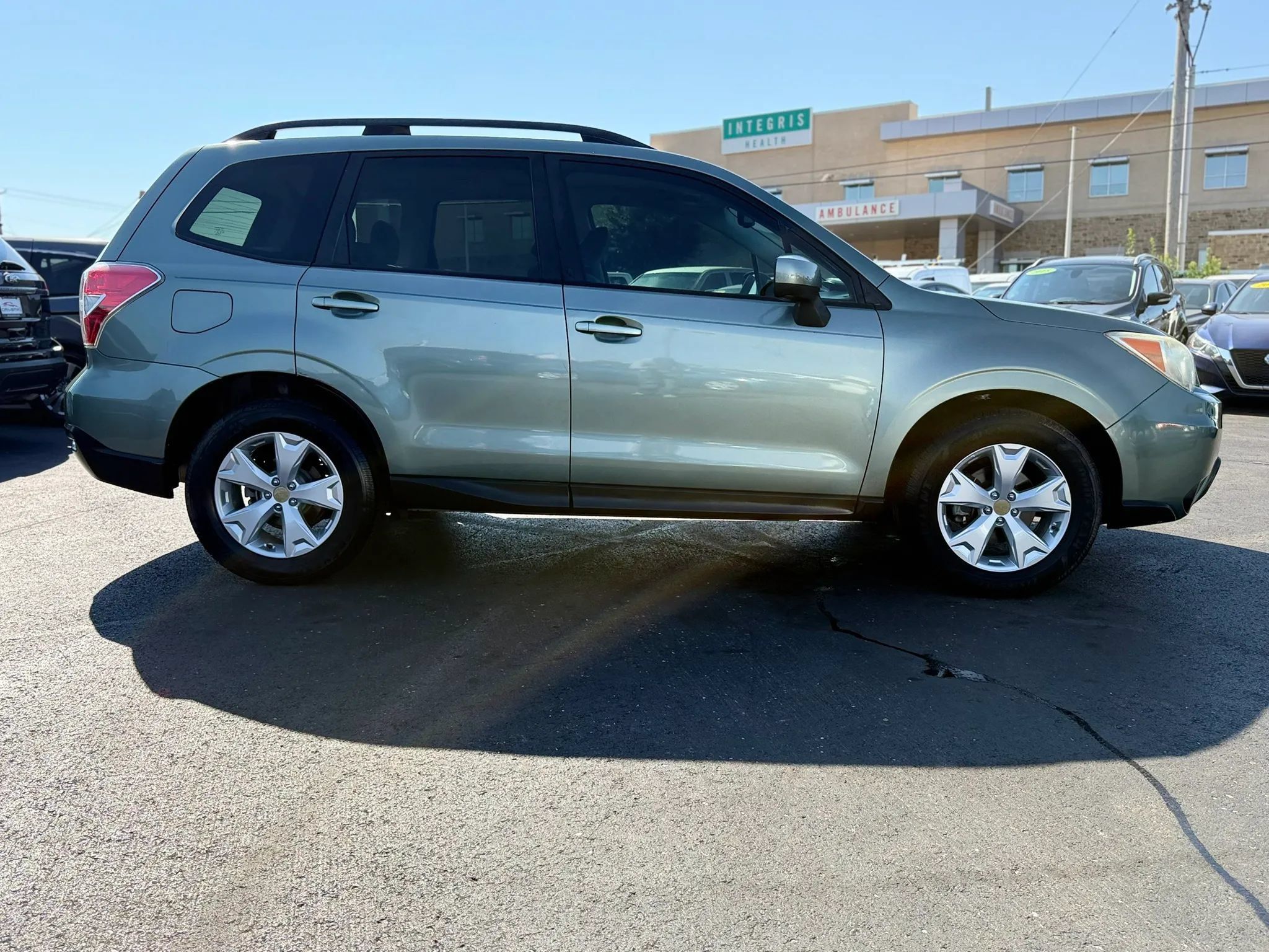 Used 2014 Subaru Forester 2.5i Premium AWD/4WD image 2