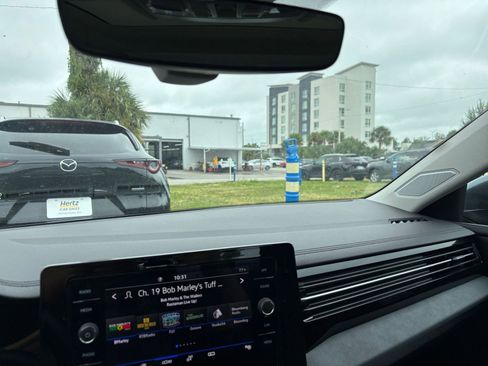 Used 2025 Volkswagen Jetta SE image 34