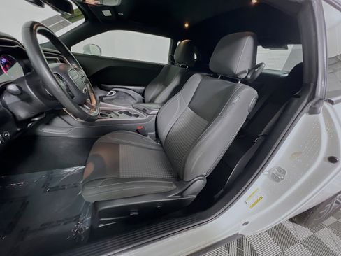 Used 2019 Dodge Challenger SXT image 15