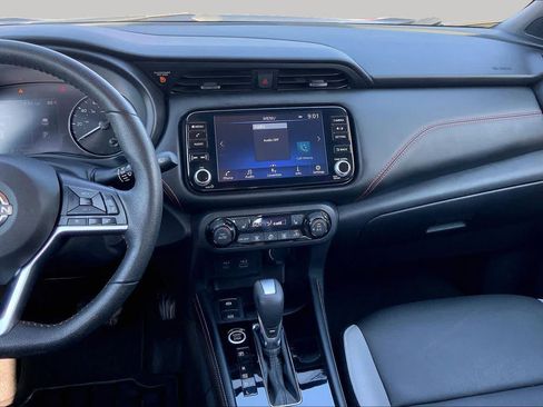 Used 2023 Nissan Kicks SR w/ SR Premium Package FWD image 7