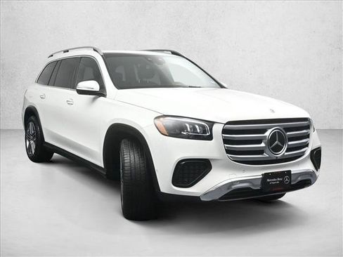 Used 2026 Mercedes-Benz GLS 450 4MATIC image 4