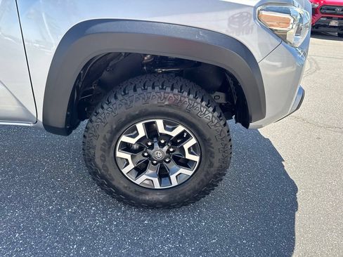 Certified 2020 Toyota Tacoma TRD Off-Road w/ Technology Package AWD/4WD image 19