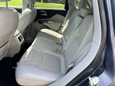 Used 2019 Jeep Cherokee Limited AWD/4WD image 12