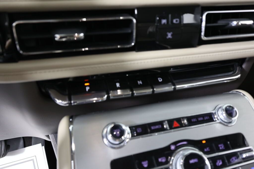 Used 2021 Lincoln Aviator AWD w/ Class IV Trailer Tow Package image 40
