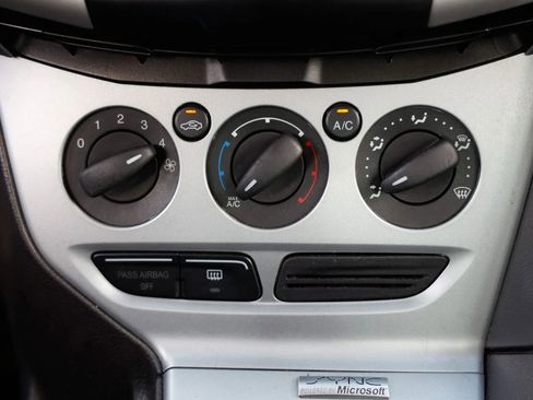 Used 2012 Ford Focus SE FWD image 29
