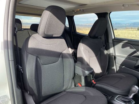 Certified 2023 Jeep Renegade Altitude w/ Sun/Sound Group image 17