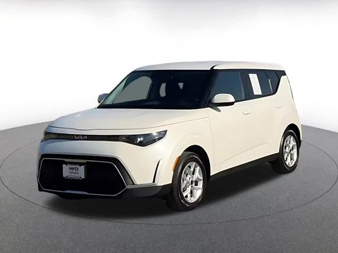 Used 2025 Kia Soul LX w/ LX Technology Package image 4