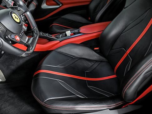 Used 2018 Ferrari 812 Superfast RWD image 17