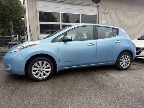 Used 2015 Nissan Leaf S w/ Charge Package FWD image 2