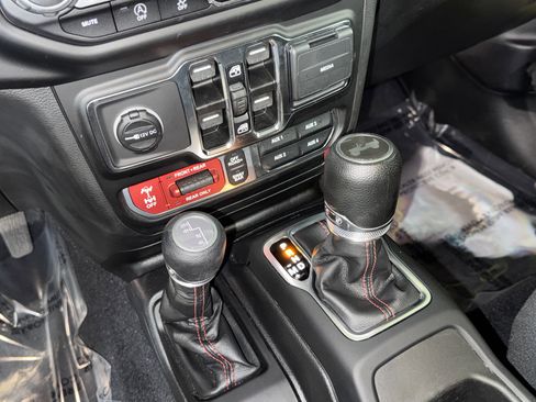 Used 2023 Jeep Wrangler Unlimited Rubicon AWD/4WD image 29