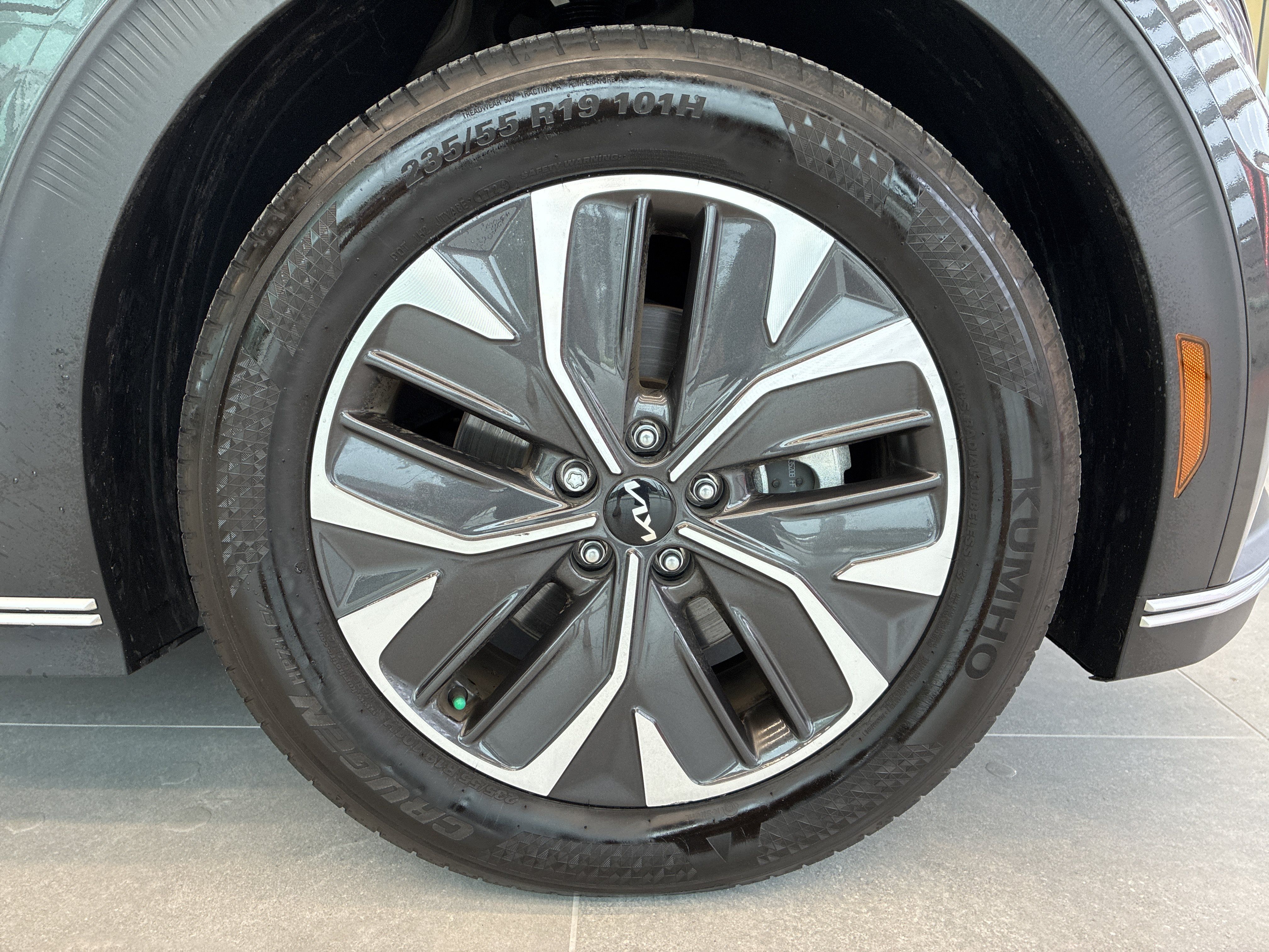 Used 2024 Kia EV6 Light AWD/4WD image 29