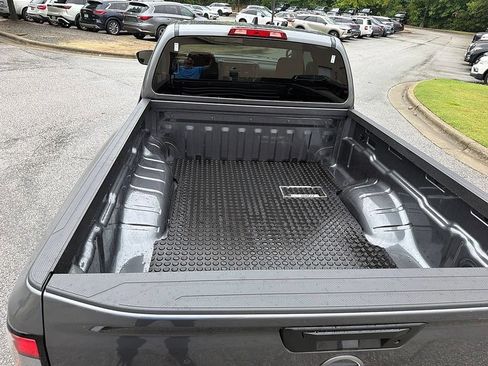 Used 2025 Nissan Frontier SV RWD image 7