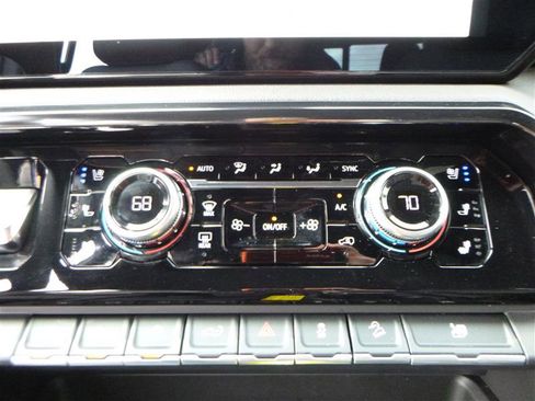 Used 2023 GMC Sierra 1500 AT4 w/ AT4 Preferred Package image 19