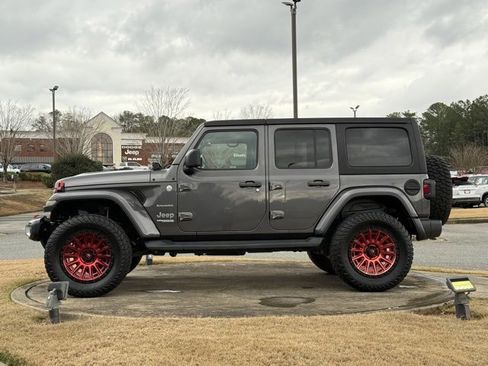 Used 2020 Jeep Wrangler Unlimited Sahara image 4
