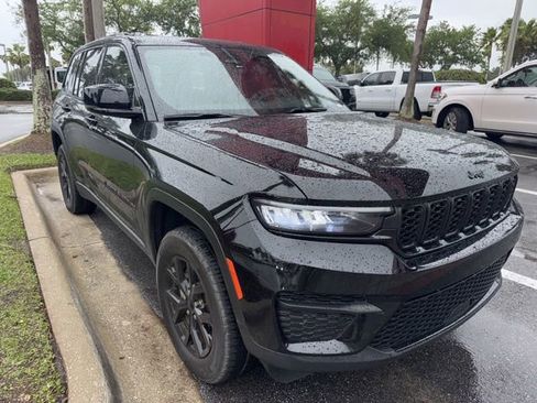 Certified 2024 Jeep Grand Cherokee Altitude RWD image 2